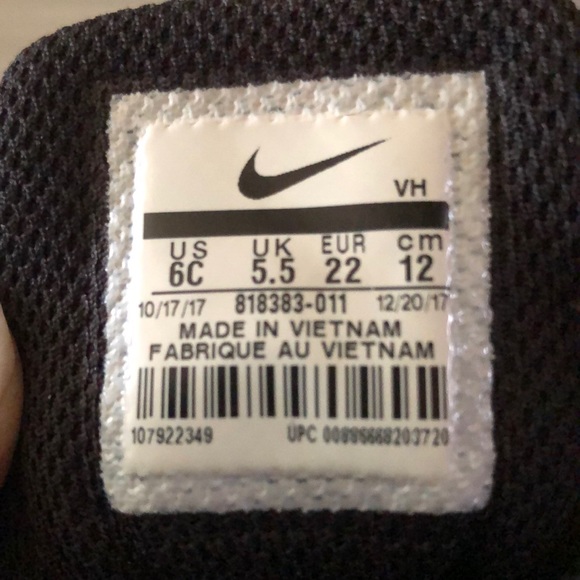 Infant Black & White Nike’s size 6C - Picture 10 of 11